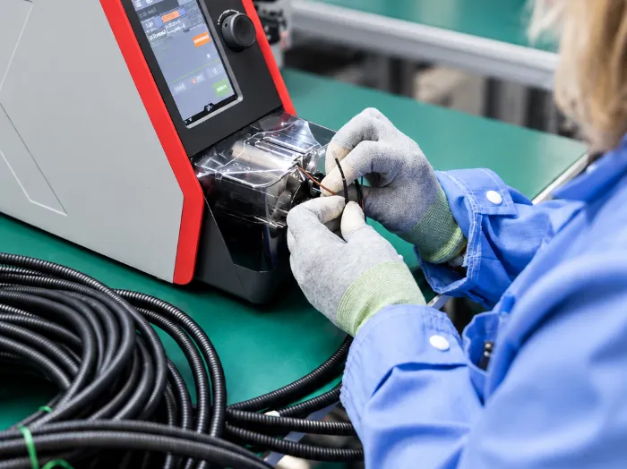 Semi-automatic cable assembly